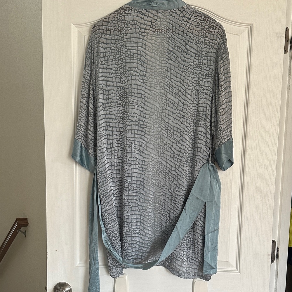 August Silk Light Blue Kimono - Picture 4 of 4